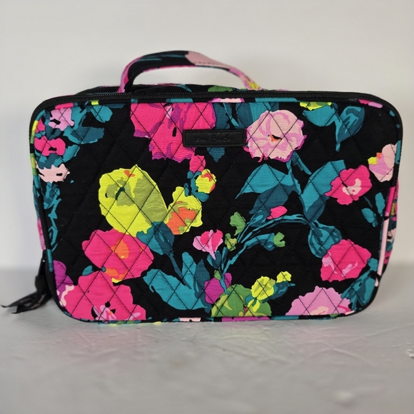 Vera Bradley Handbags - Vera Bradley Blush & Brush Cosmetic Case In "Hilo Meadow" Travel Floral